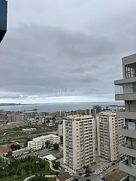 Satılır 4 otaqlı mənzil 192 m²