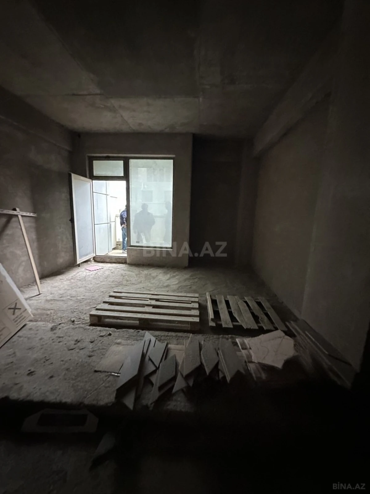 Satılır 4 otaqlı mənzil 192 m²