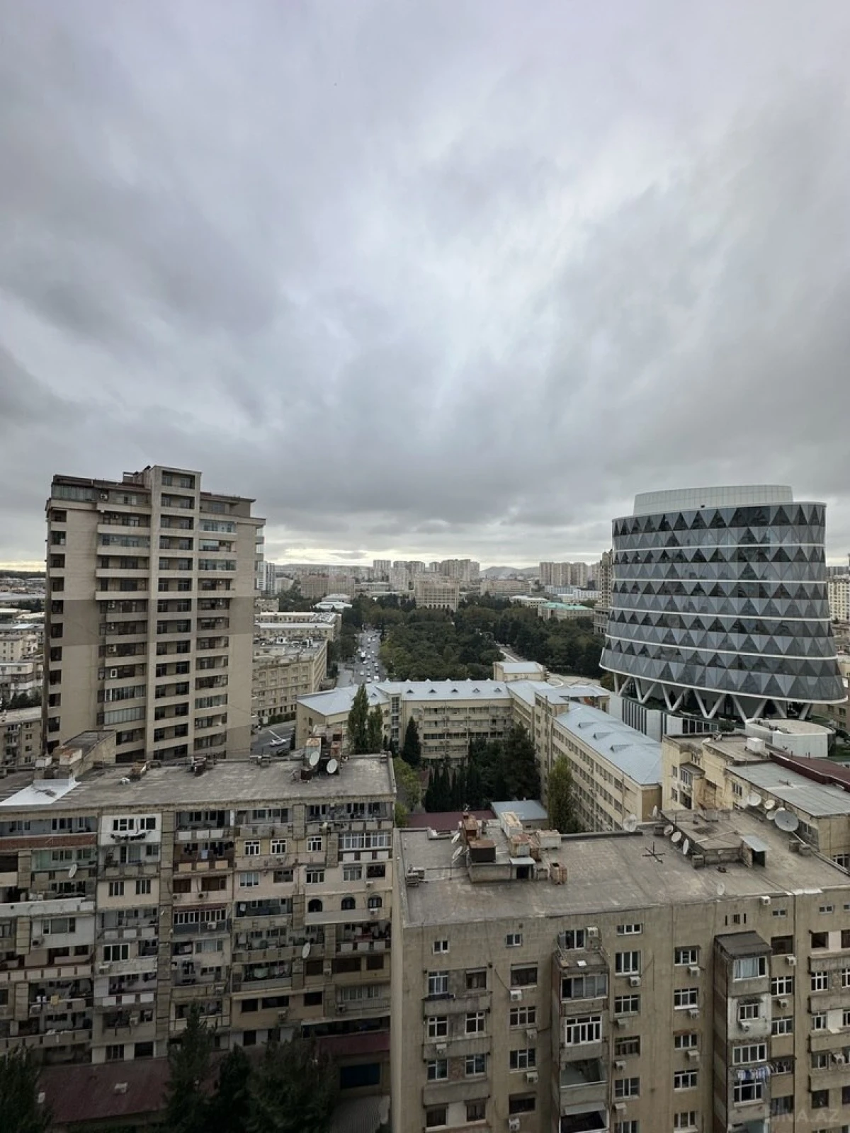 Satılır 4 otaqlı mənzil 192 m²