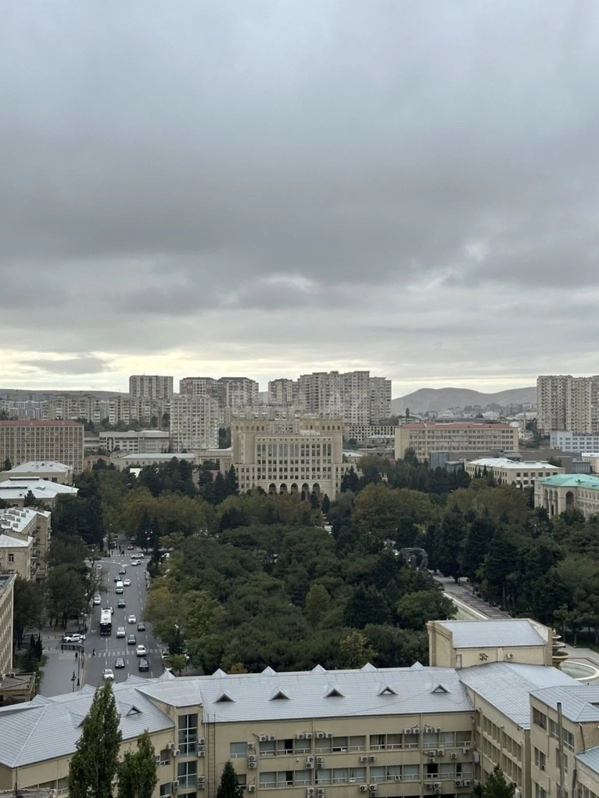 Satılır 4 otaqlı mənzil 192 m²