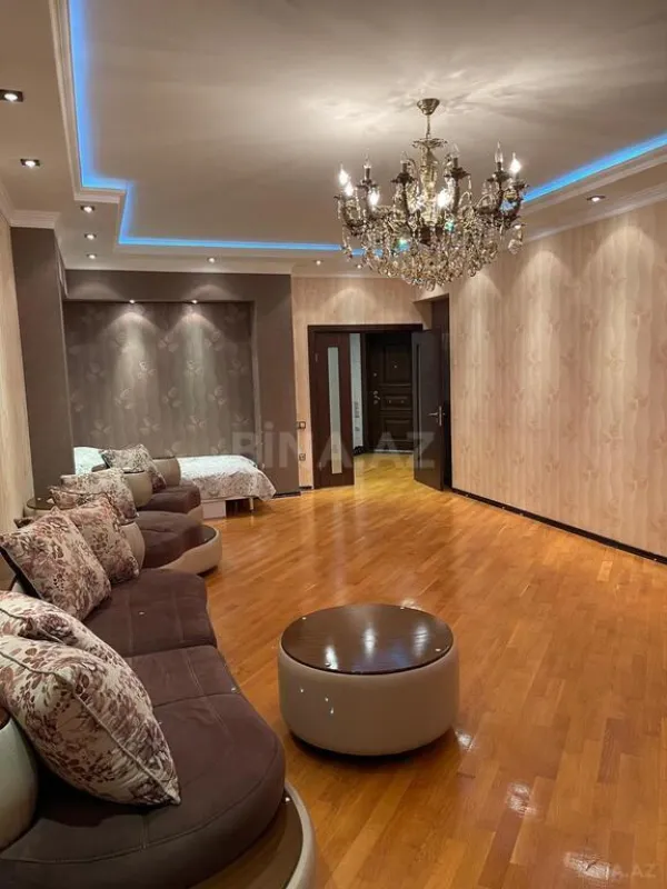 Satılır 3 otaqlı mənzil 157 m²