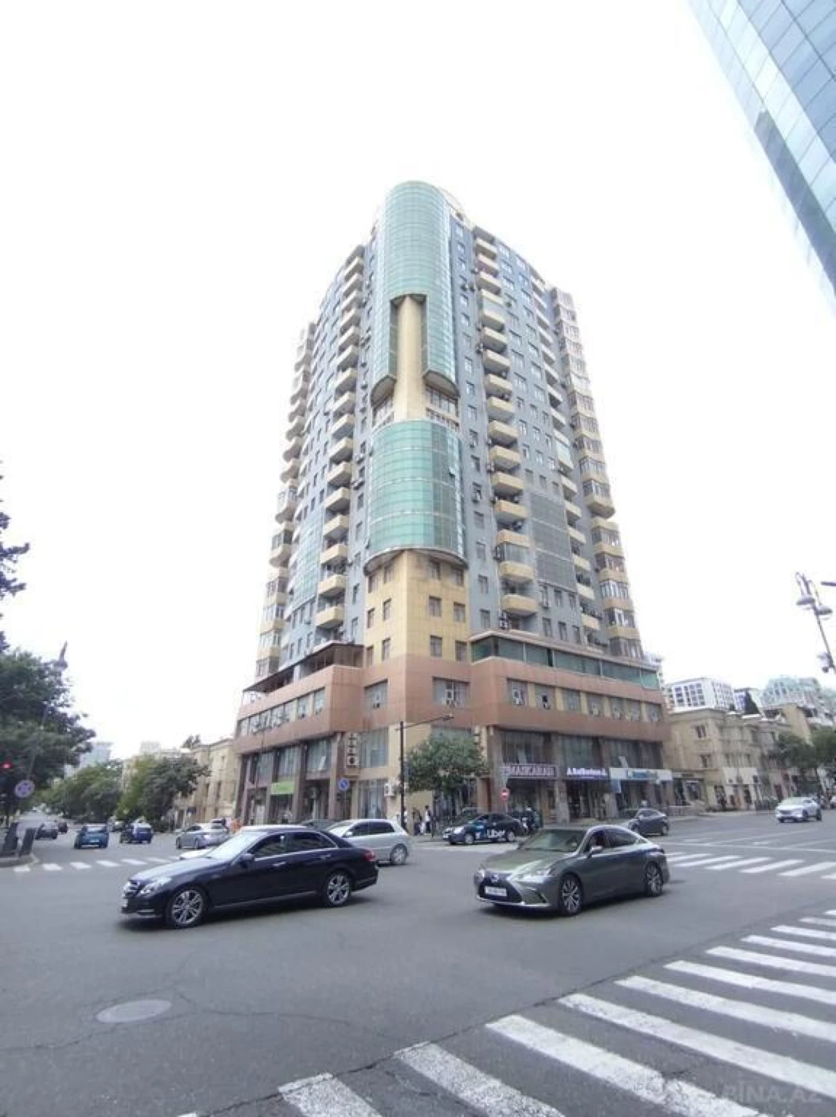 Satılır 5 otaqlı mənzil 223 m²