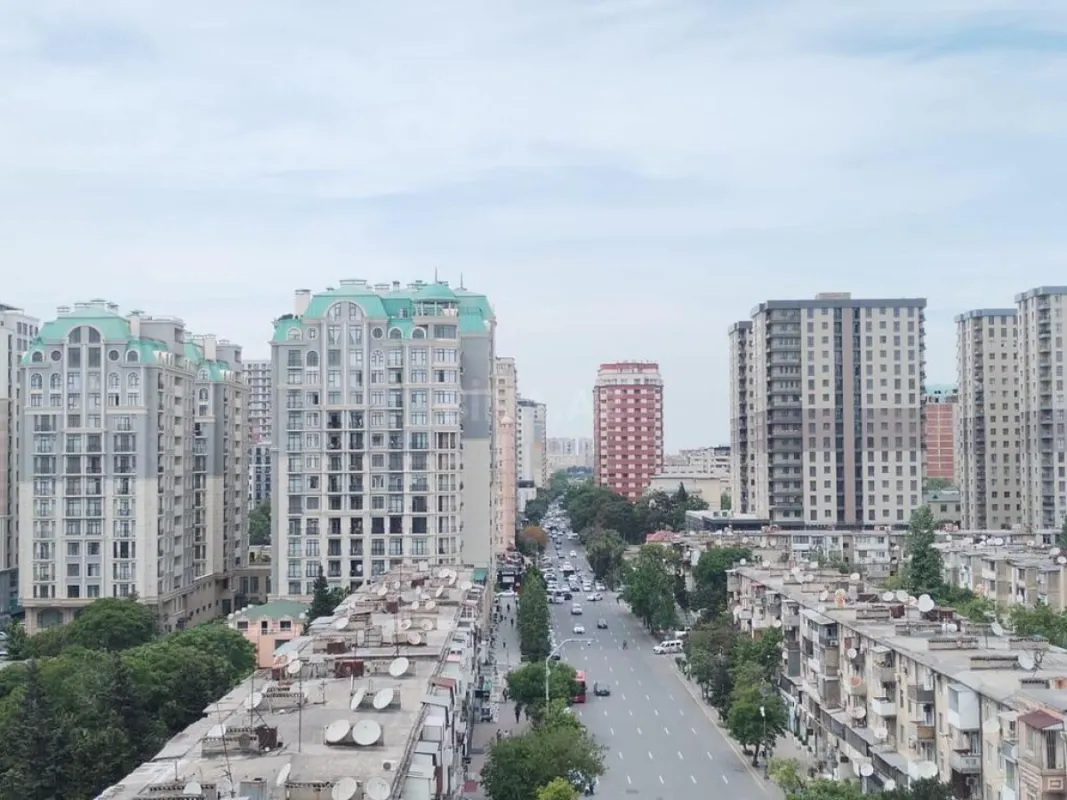 Satılır 5 otaqlı mənzil 223 m²