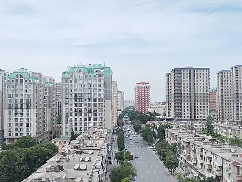 Satılır 5 otaqlı mənzil 223 m²