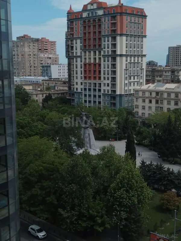 Satılır 5 otaqlı mənzil 223 m²