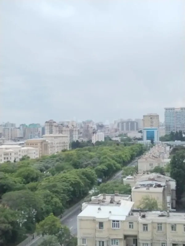 Satılır 5 otaqlı mənzil 223 m²