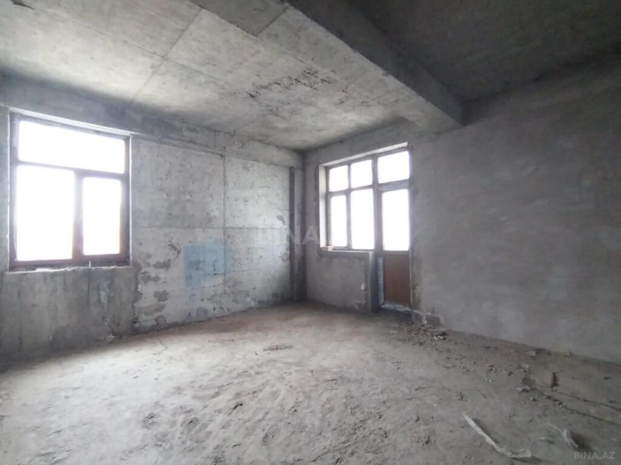 Satılır 5 otaqlı mənzil 223 m²