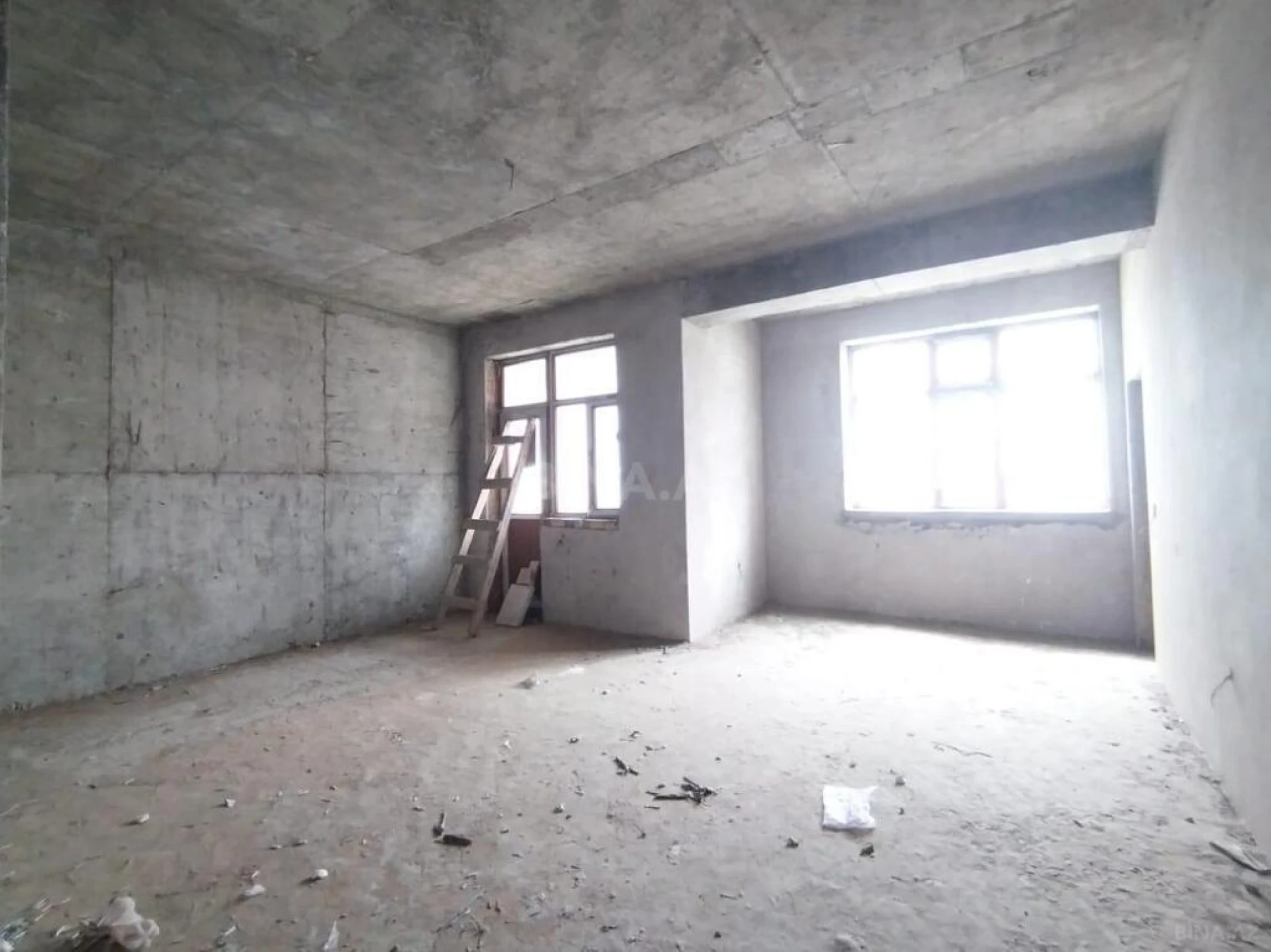 Satılır 5 otaqlı mənzil 223 m²