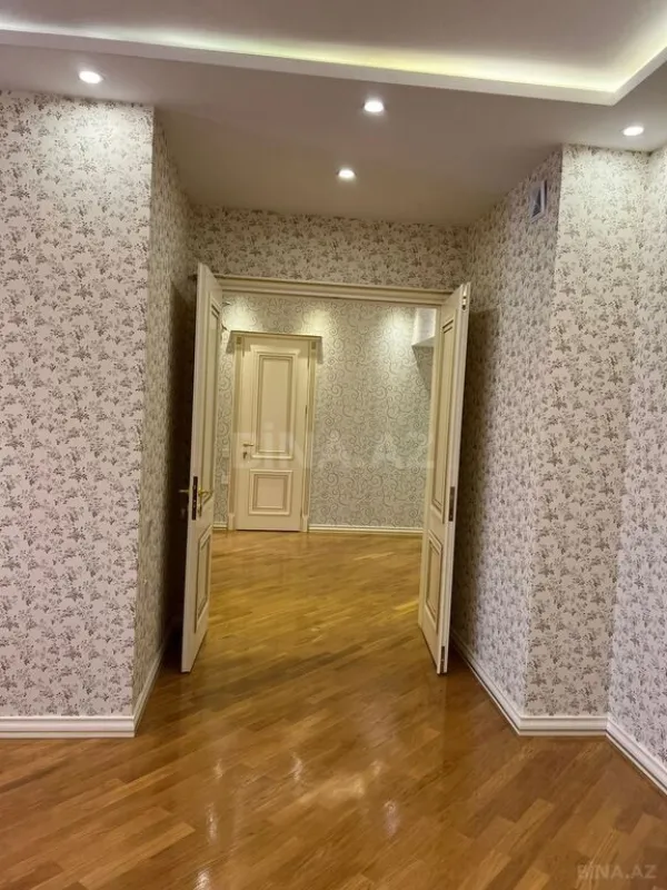 Kirayə verilir 2 otaqlı mənzil 110 m²