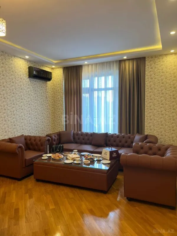 Kirayə verilir 2 otaqlı mənzil 110 m²