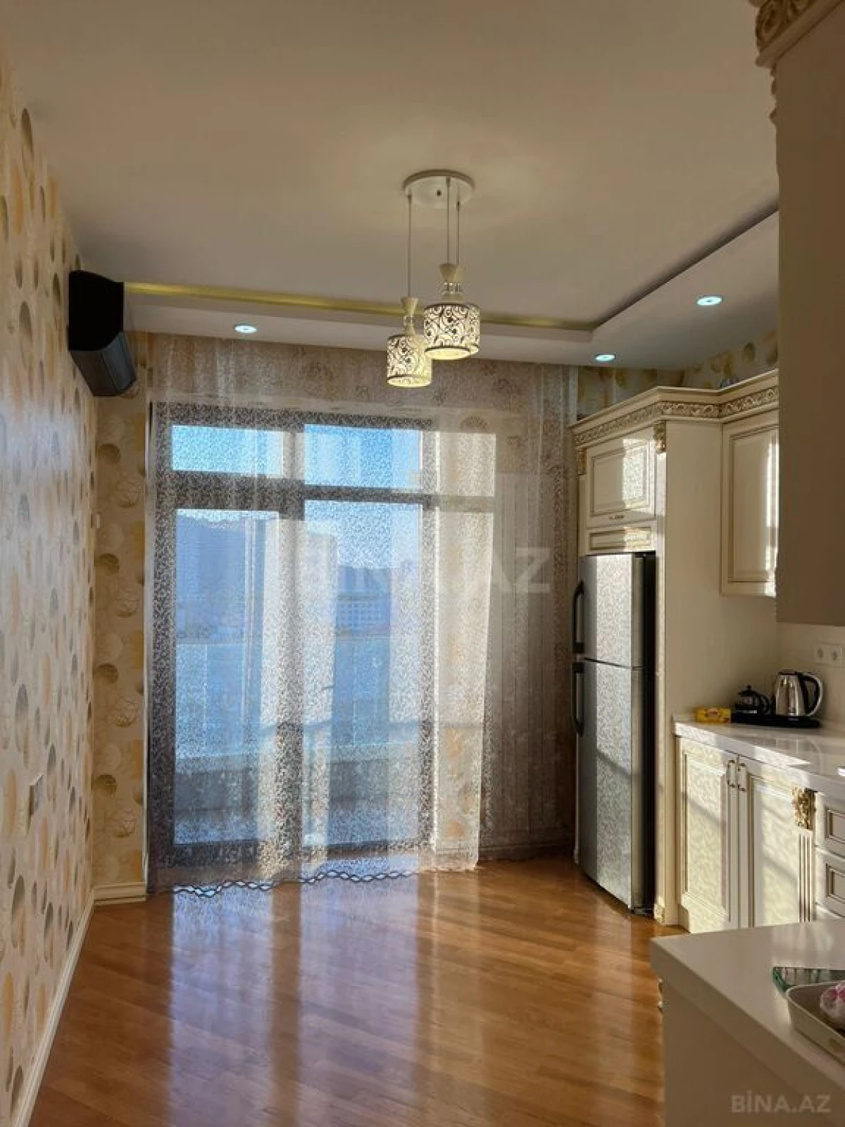 Kirayə verilir 2 otaqlı mənzil 110 m²