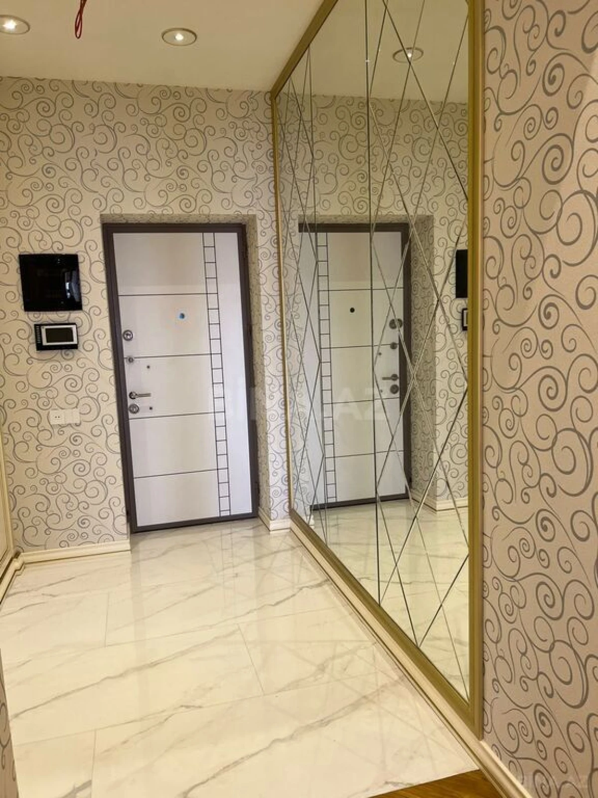 Kirayə verilir 2 otaqlı mənzil 110 m²