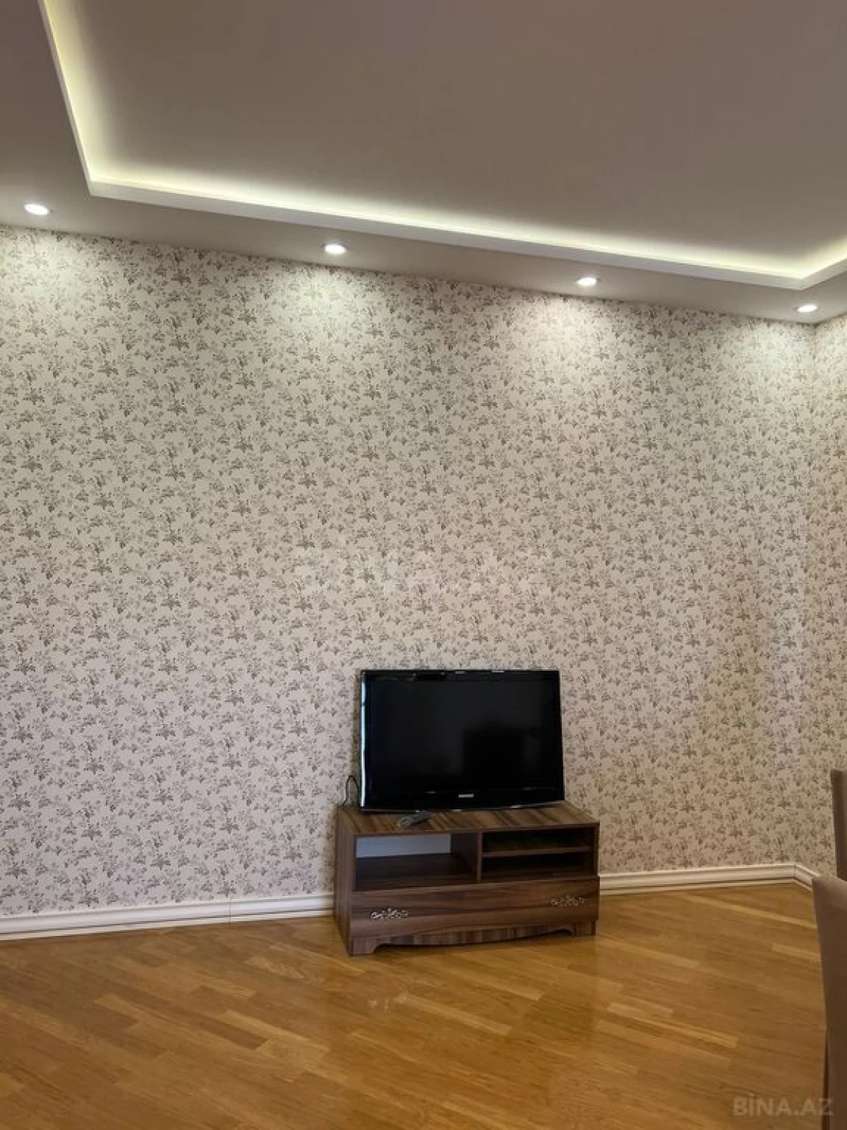 Kirayə verilir 2 otaqlı mənzil 110 m²