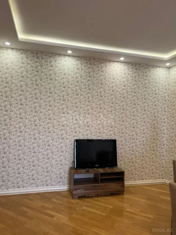 Kirayə verilir 2 otaqlı mənzil 110 m²