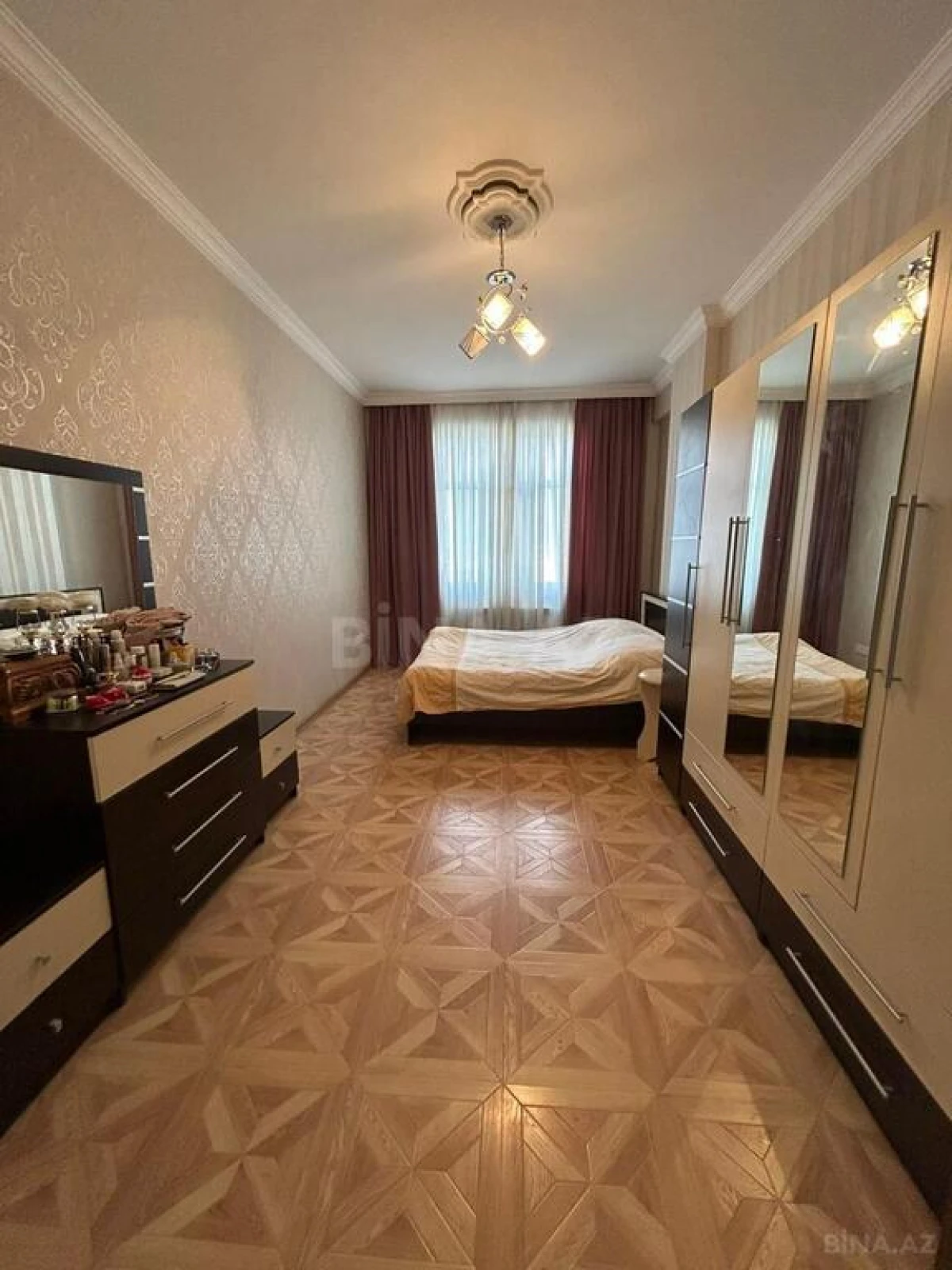 Satılır 3 otaqlı mənzil 116 m²