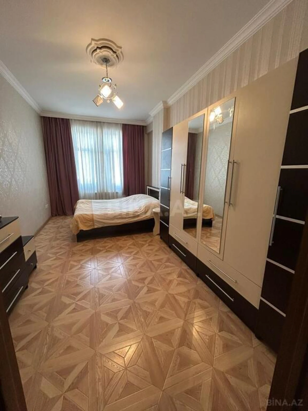 Satılır 3 otaqlı mənzil 116 m²