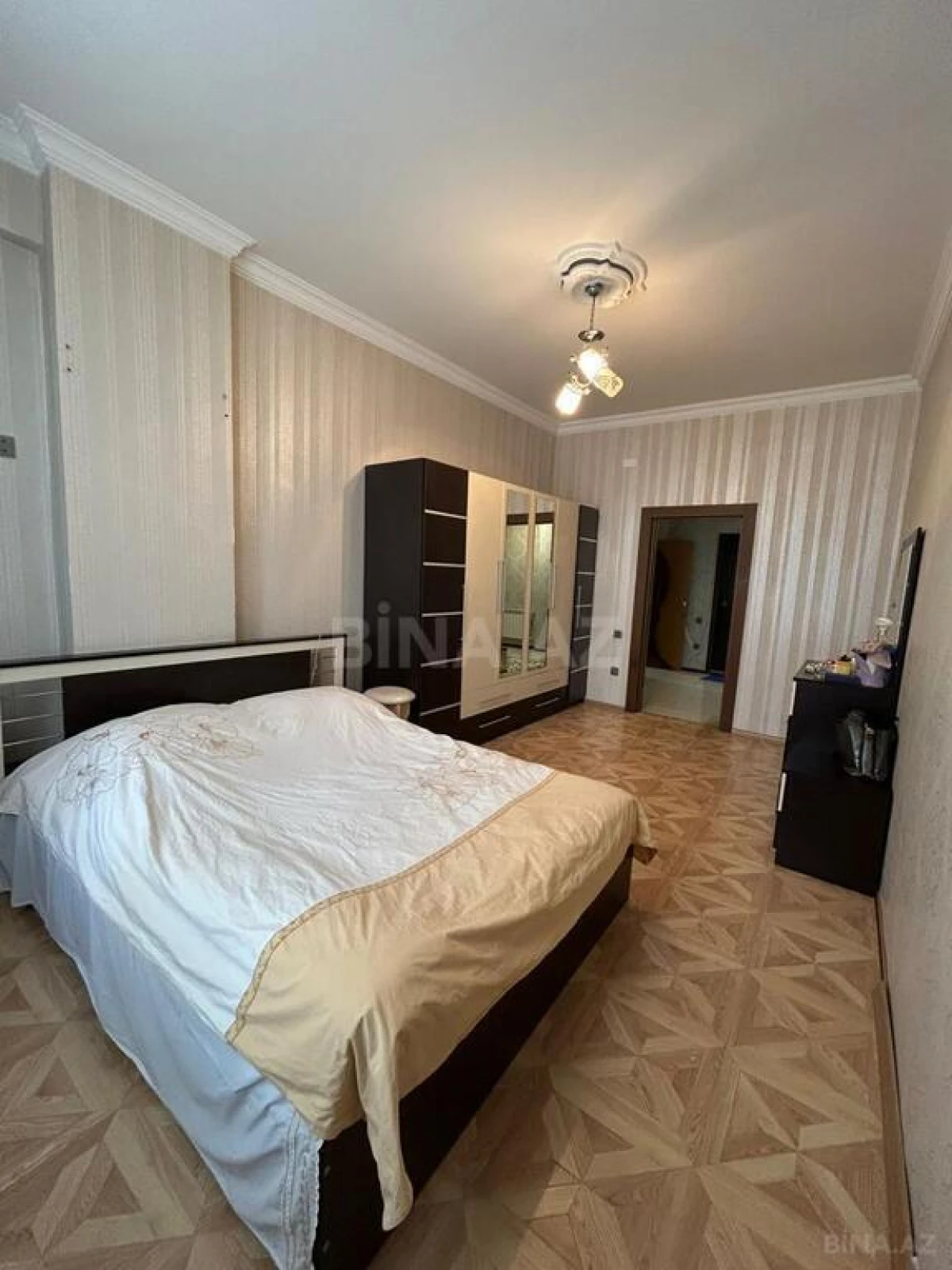 Satılır 3 otaqlı mənzil 116 m²