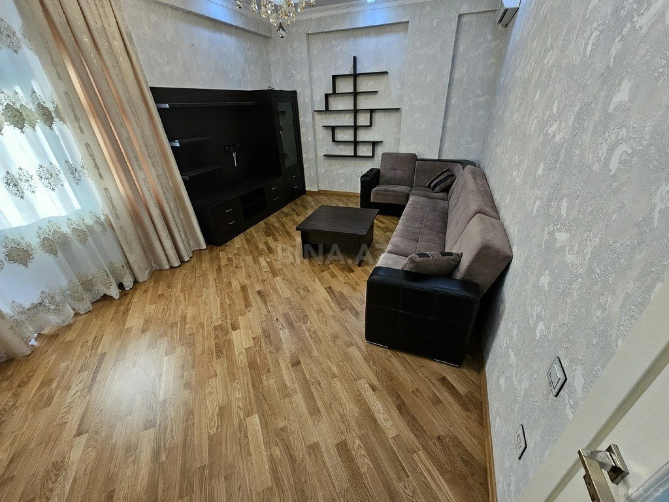Kirayə verilir 3 otaqlı mənzil 93 m²