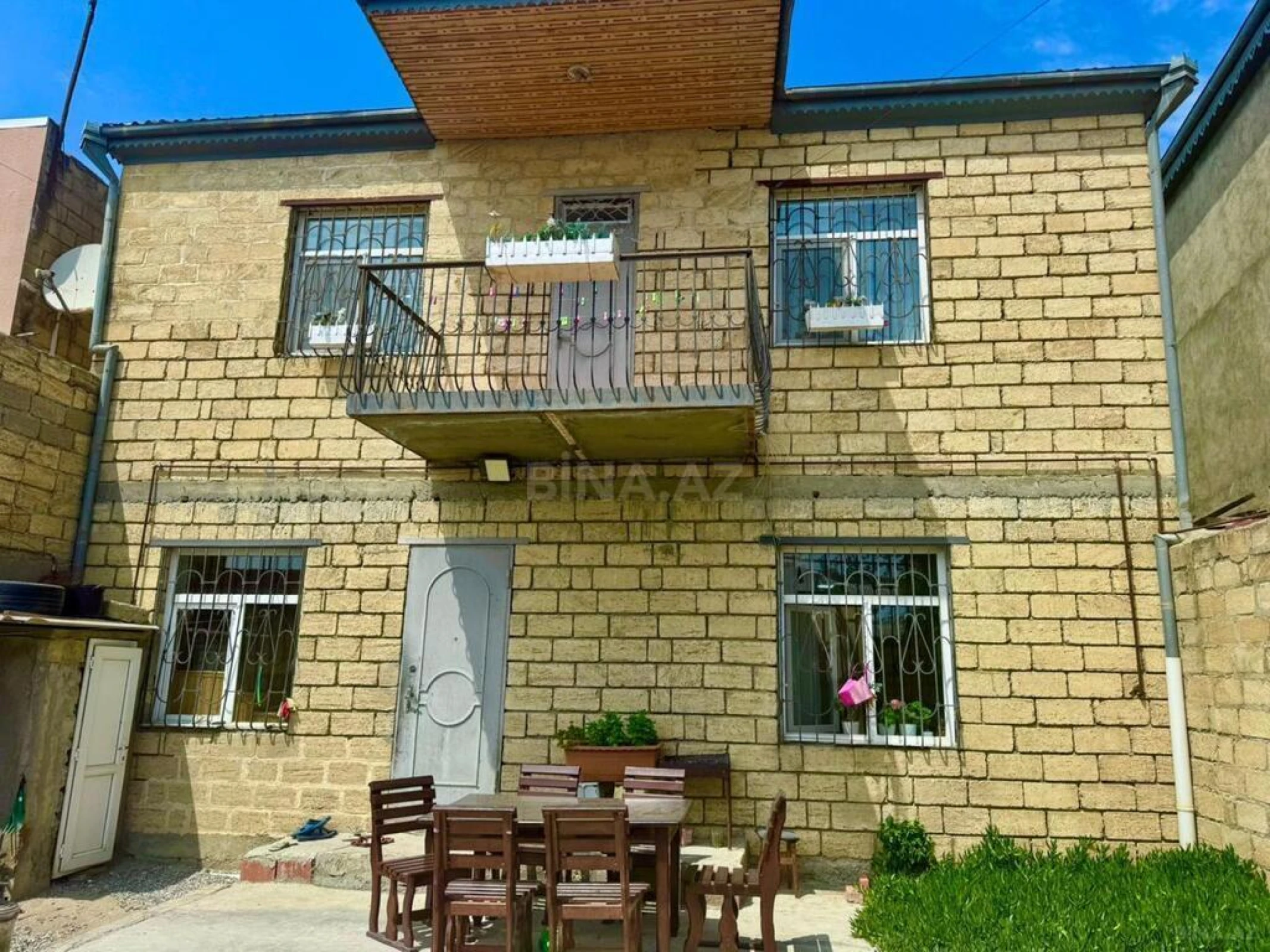 Satılır 5 otaqlı həyət evi 200 m²