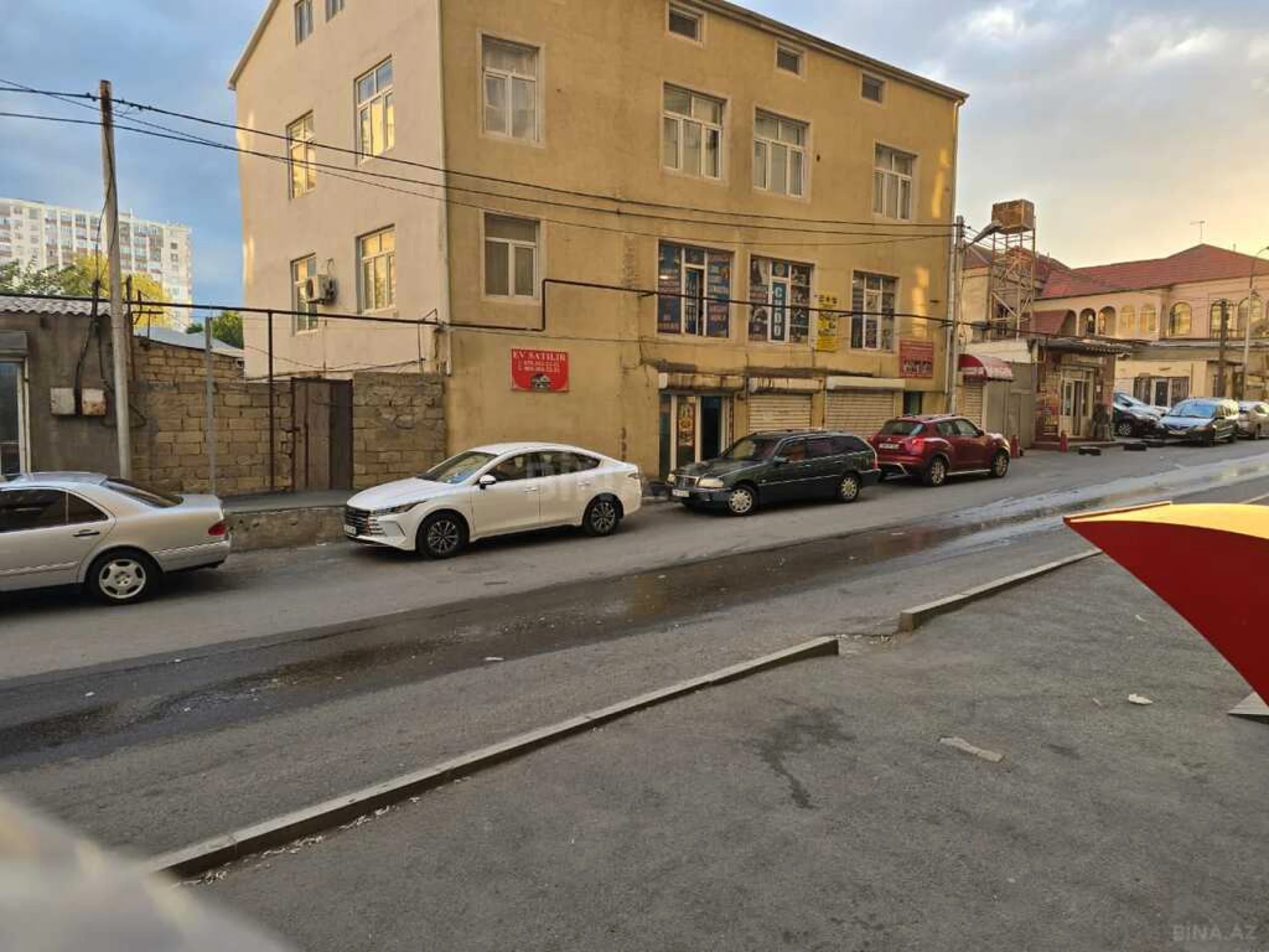 Satılır 7 otaqlı həyət evi 700 m²