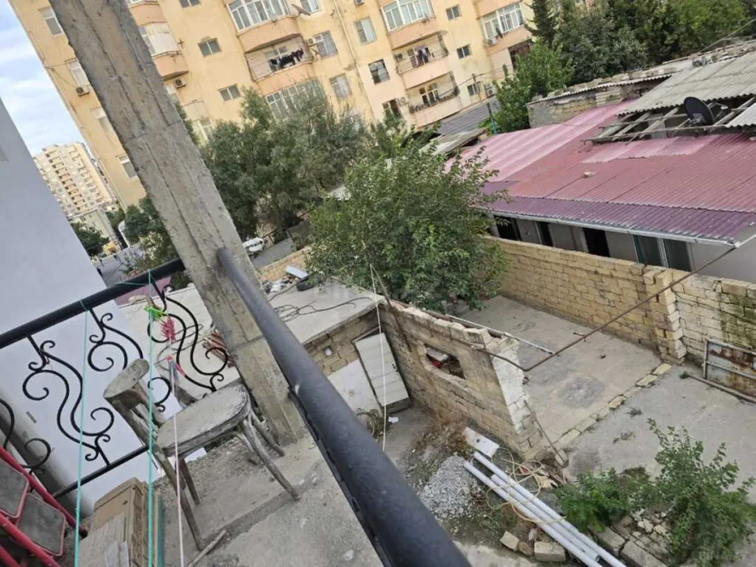 Satılır 7 otaqlı həyət evi 700 m²