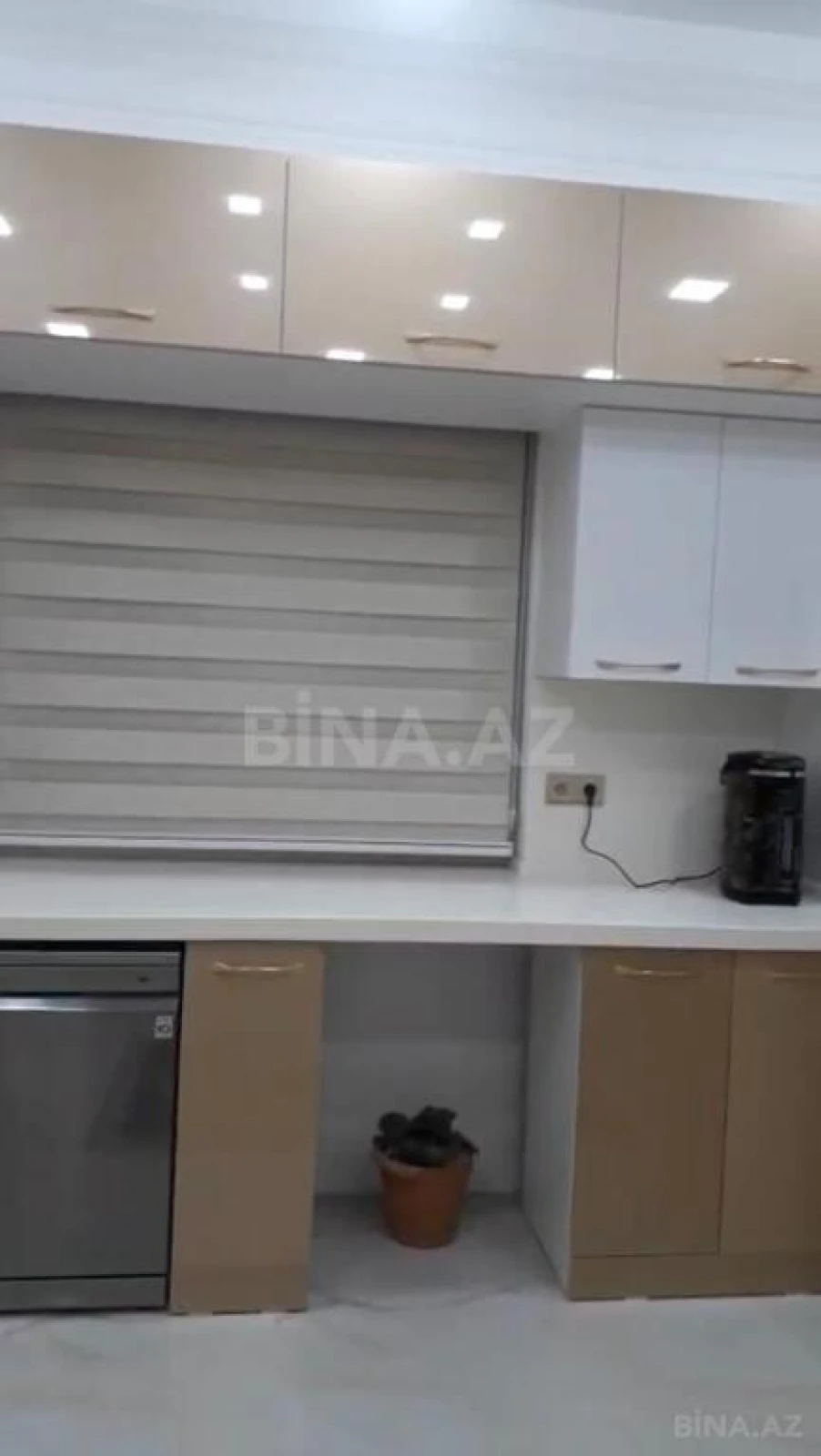 Satılır 7 otaqlı həyət evi 700 m²