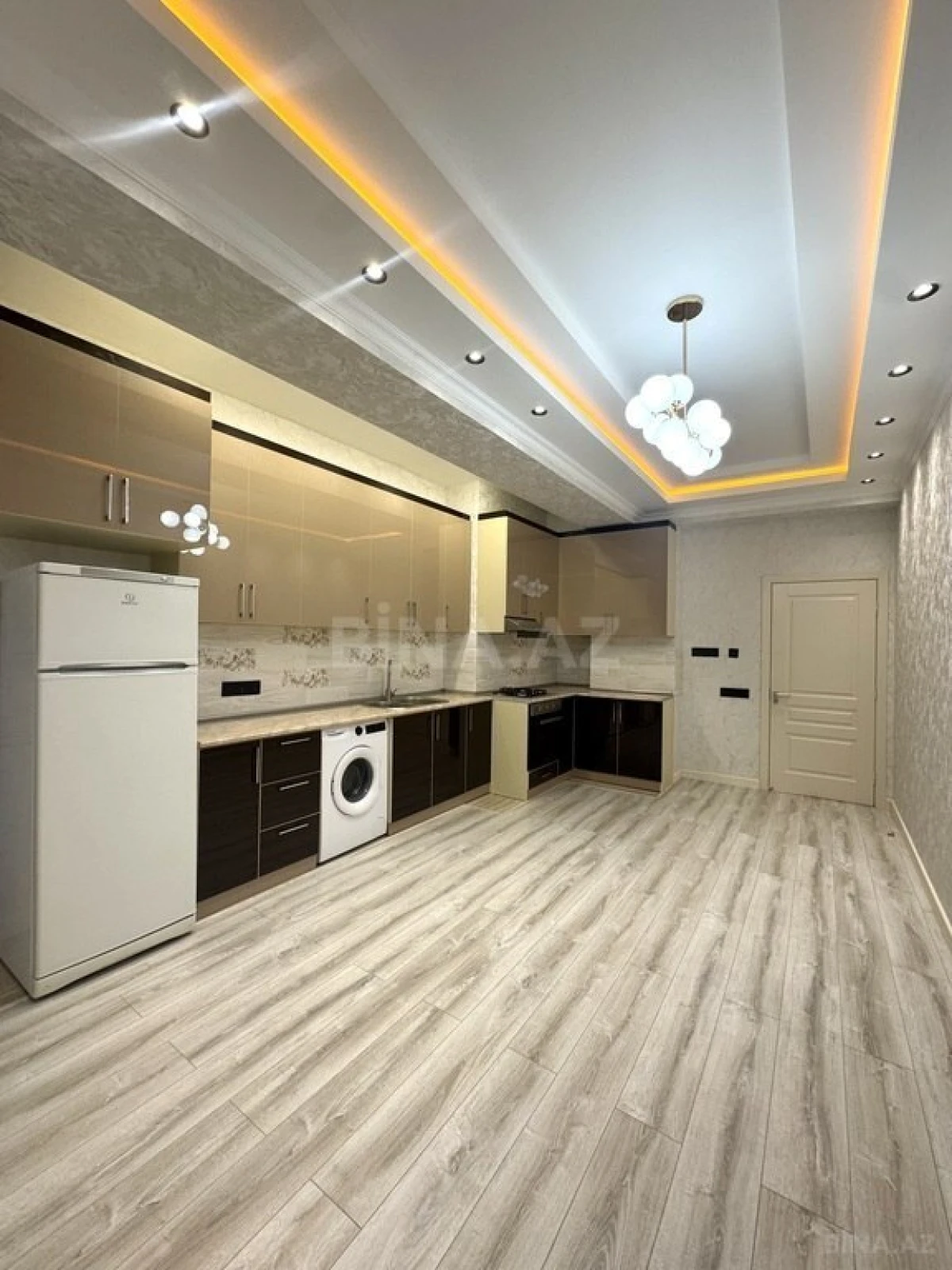 Satılır 3 otaqlı mənzil 145 m²