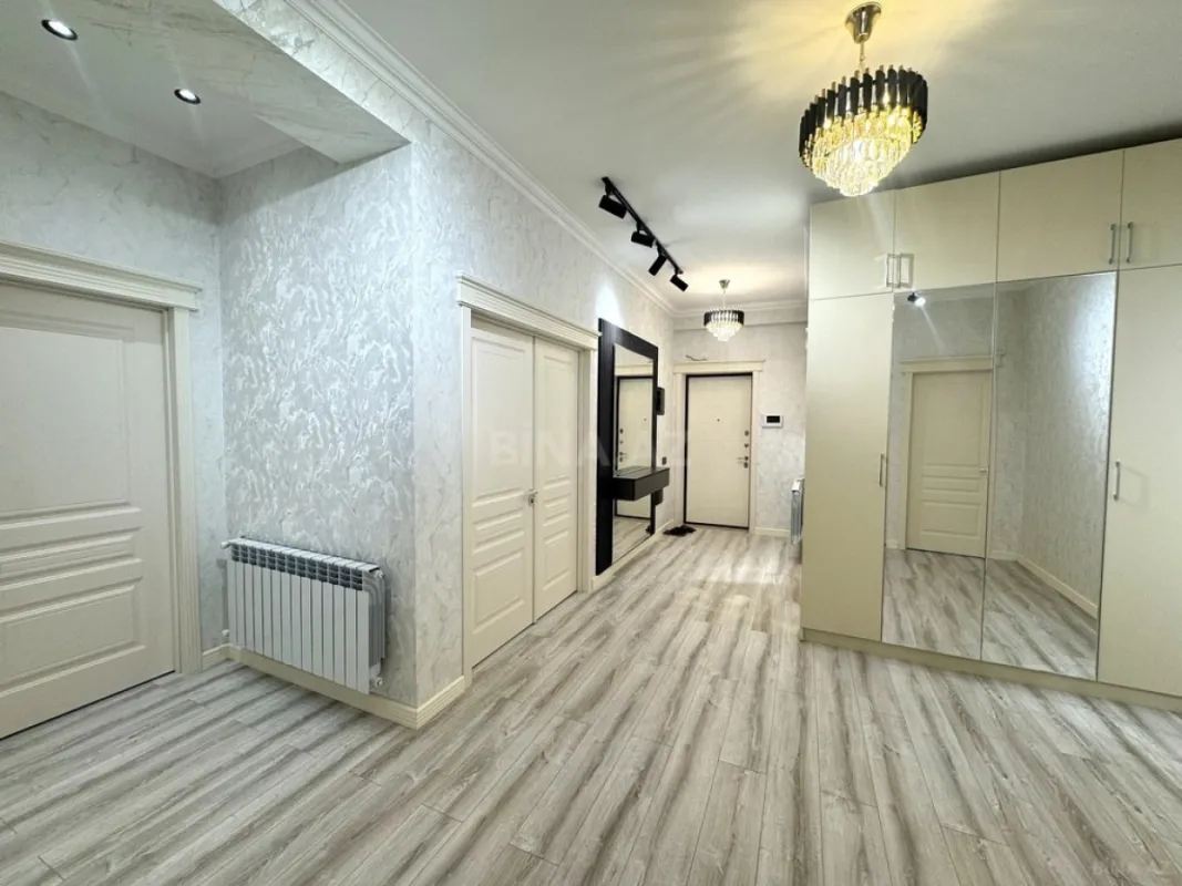 Satılır 3 otaqlı mənzil 145 m²
