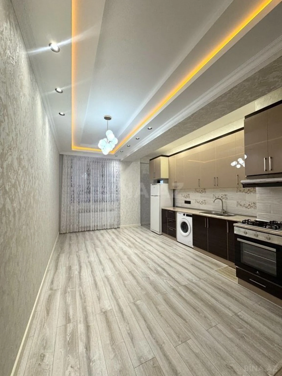 Satılır 3 otaqlı mənzil 145 m²