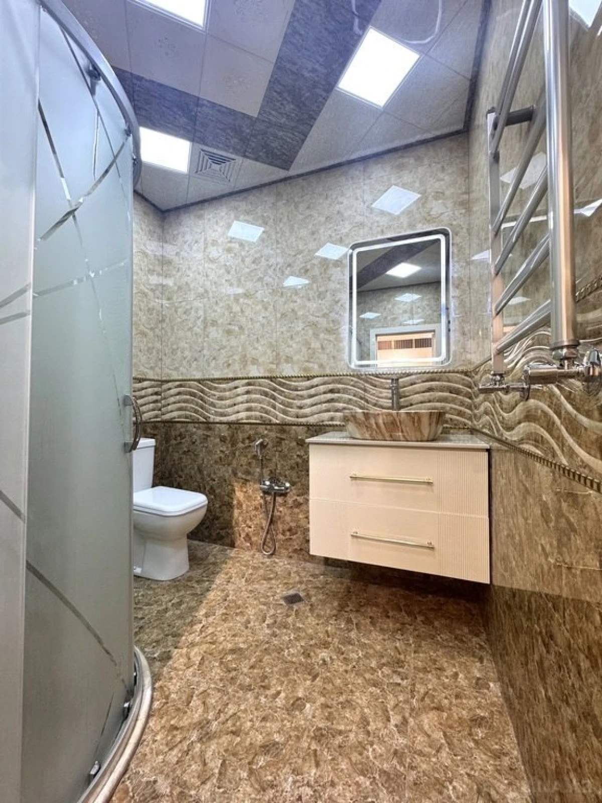 Satılır 3 otaqlı mənzil 145 m²