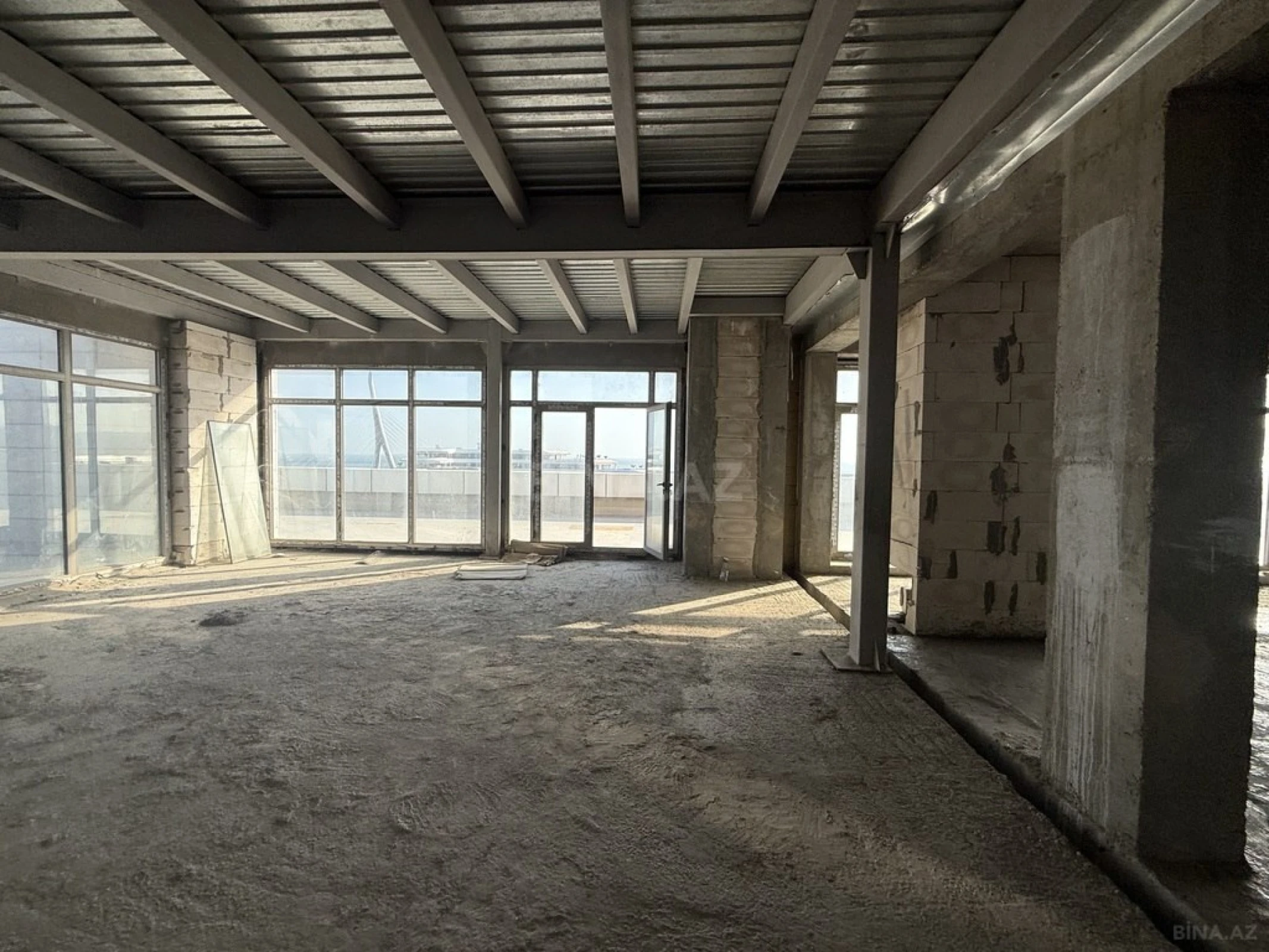 Satılır 5 otaqlı mənzil 752 m²