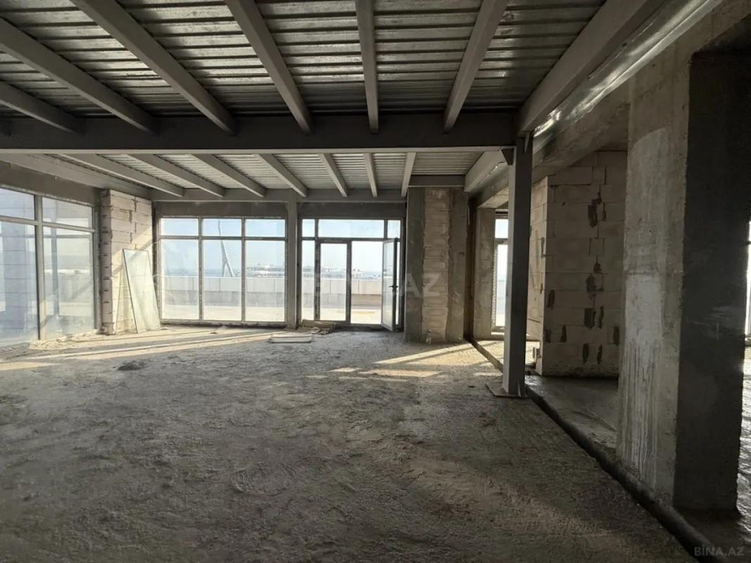 Satılır 5 otaqlı mənzil 752 m²