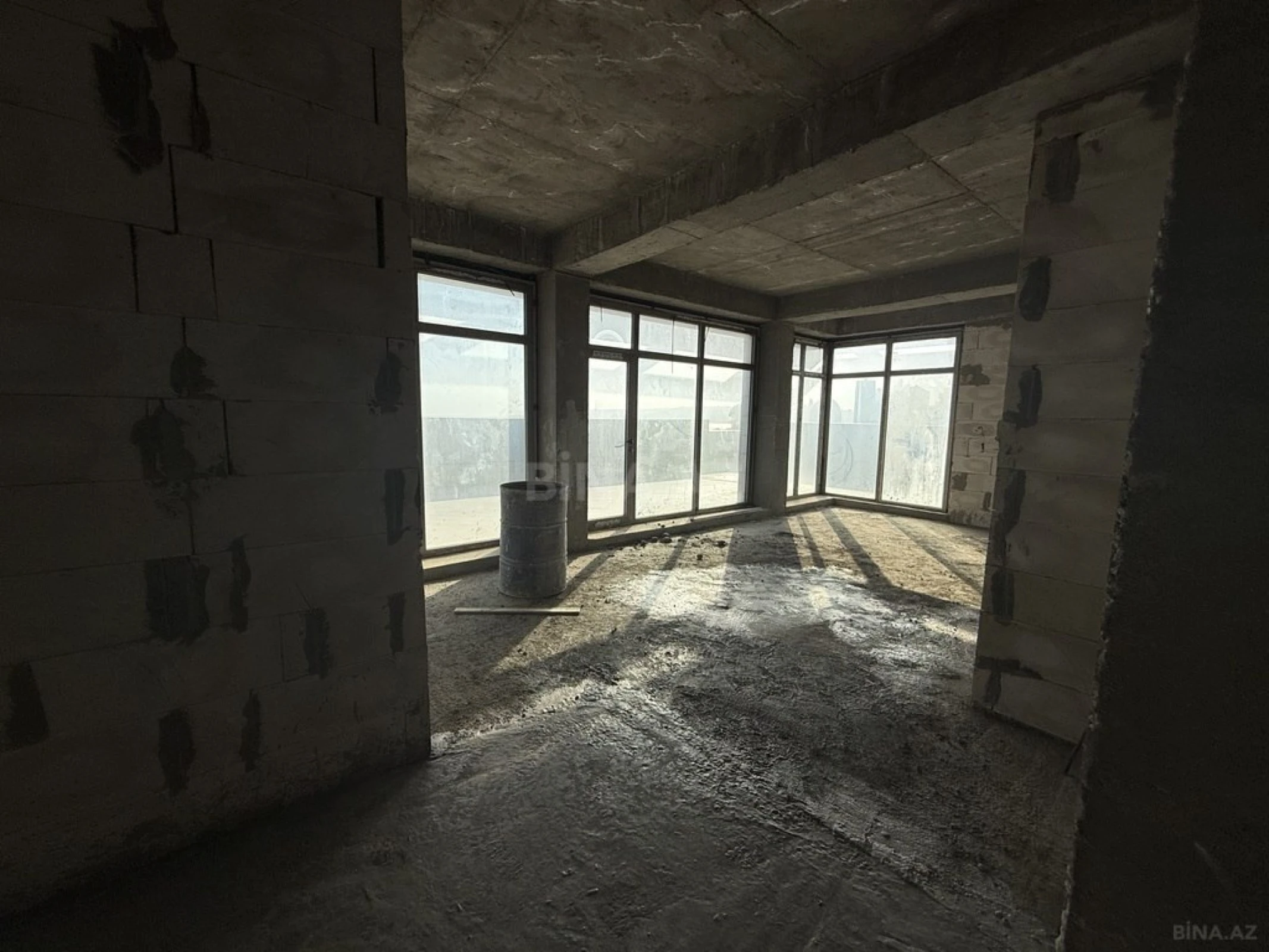 Satılır 5 otaqlı mənzil 752 m²