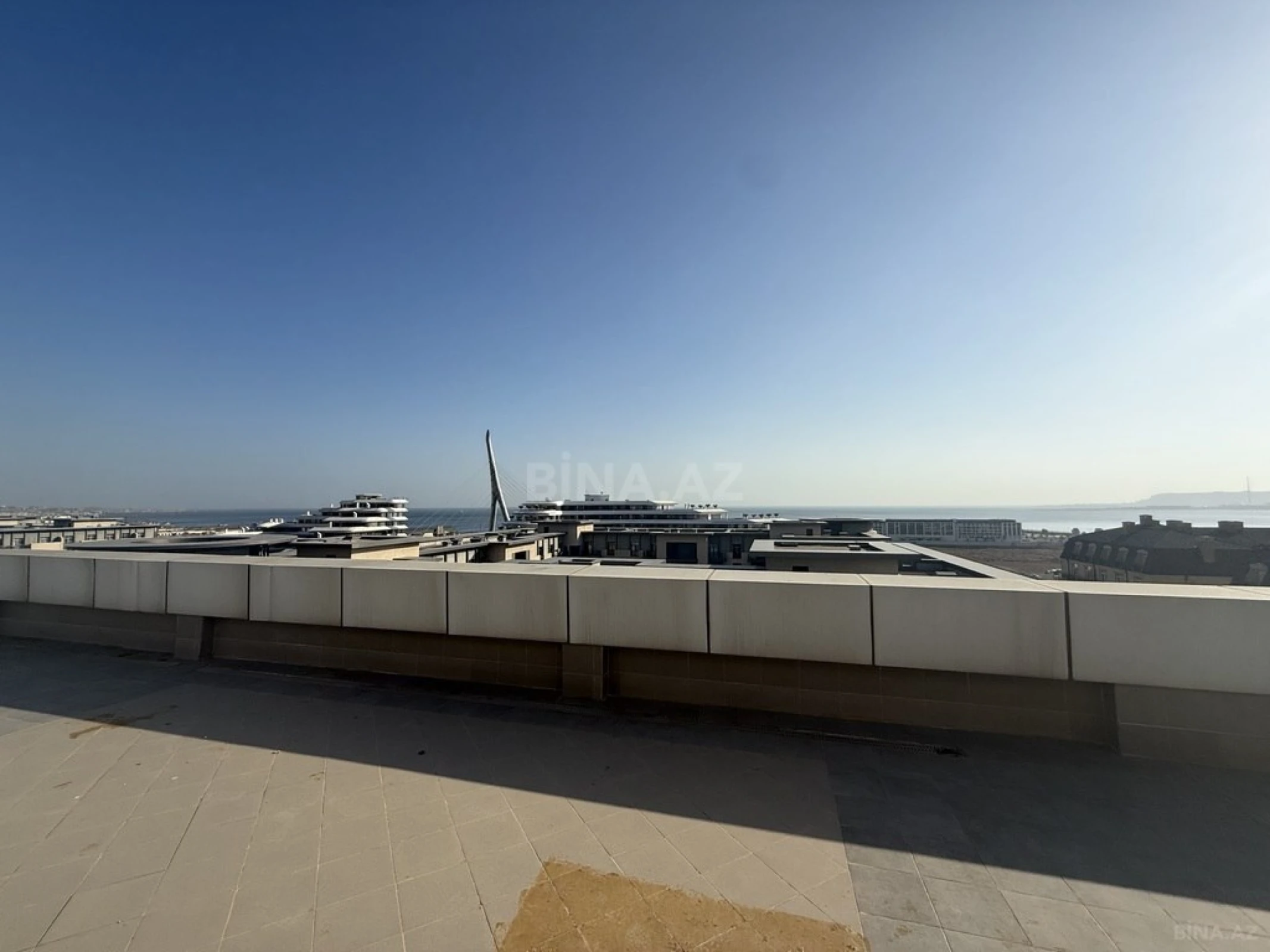 Satılır 5 otaqlı mənzil 752 m²