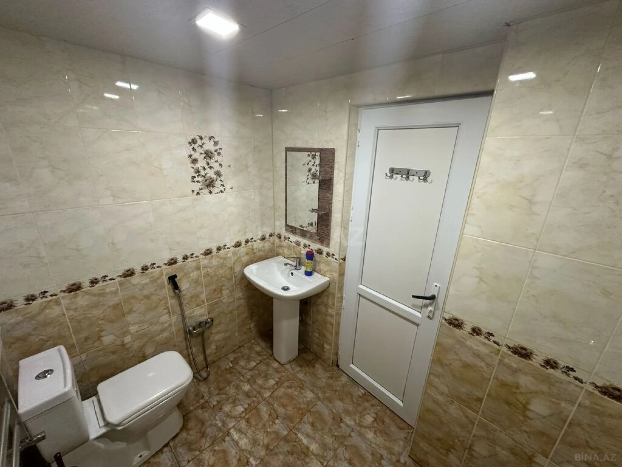 Kirayə verilir 2 otaqlı mənzil 60 m²