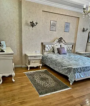 Satılır 4 otaqlı mənzil 189 m²