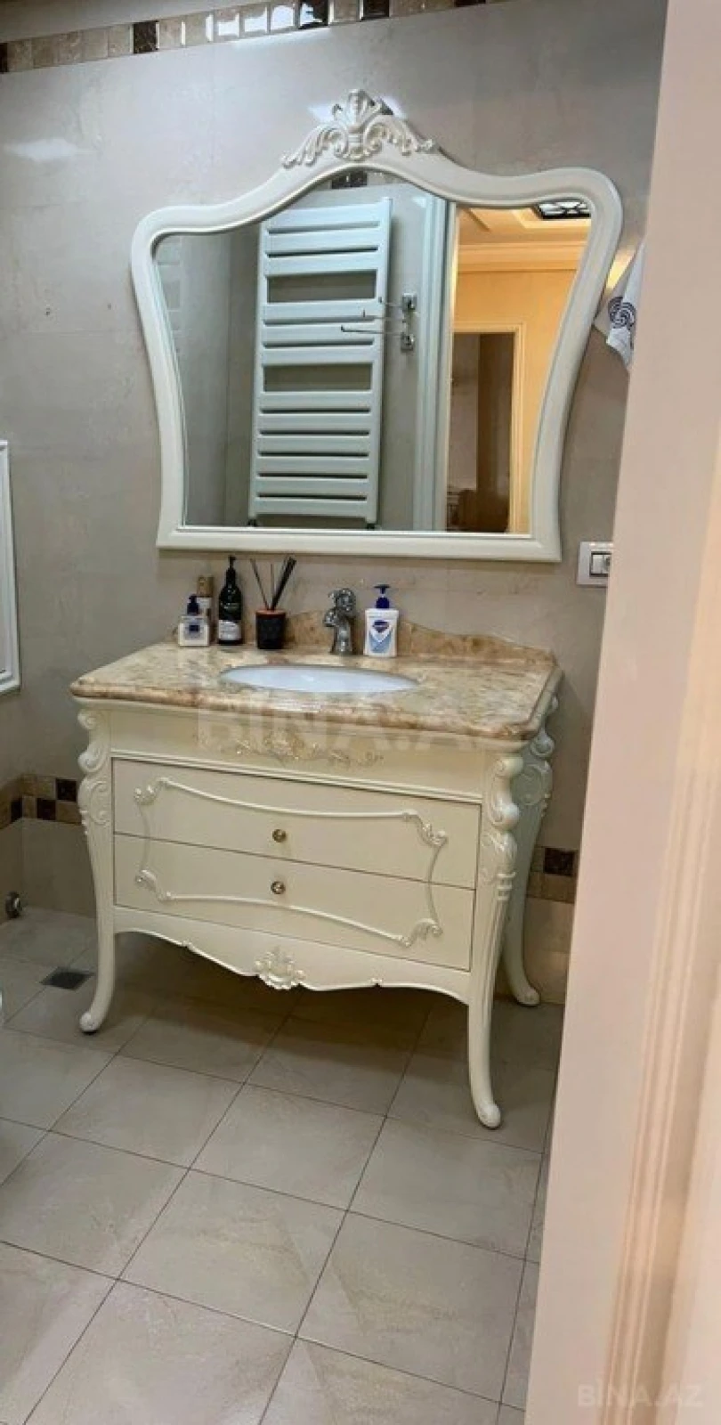 Satılır 4 otaqlı mənzil 189 m²