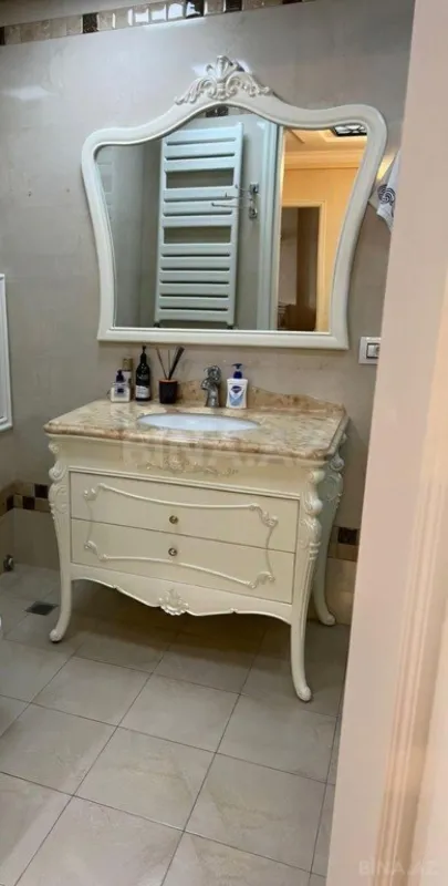 Satılır 4 otaqlı mənzil 189 m²