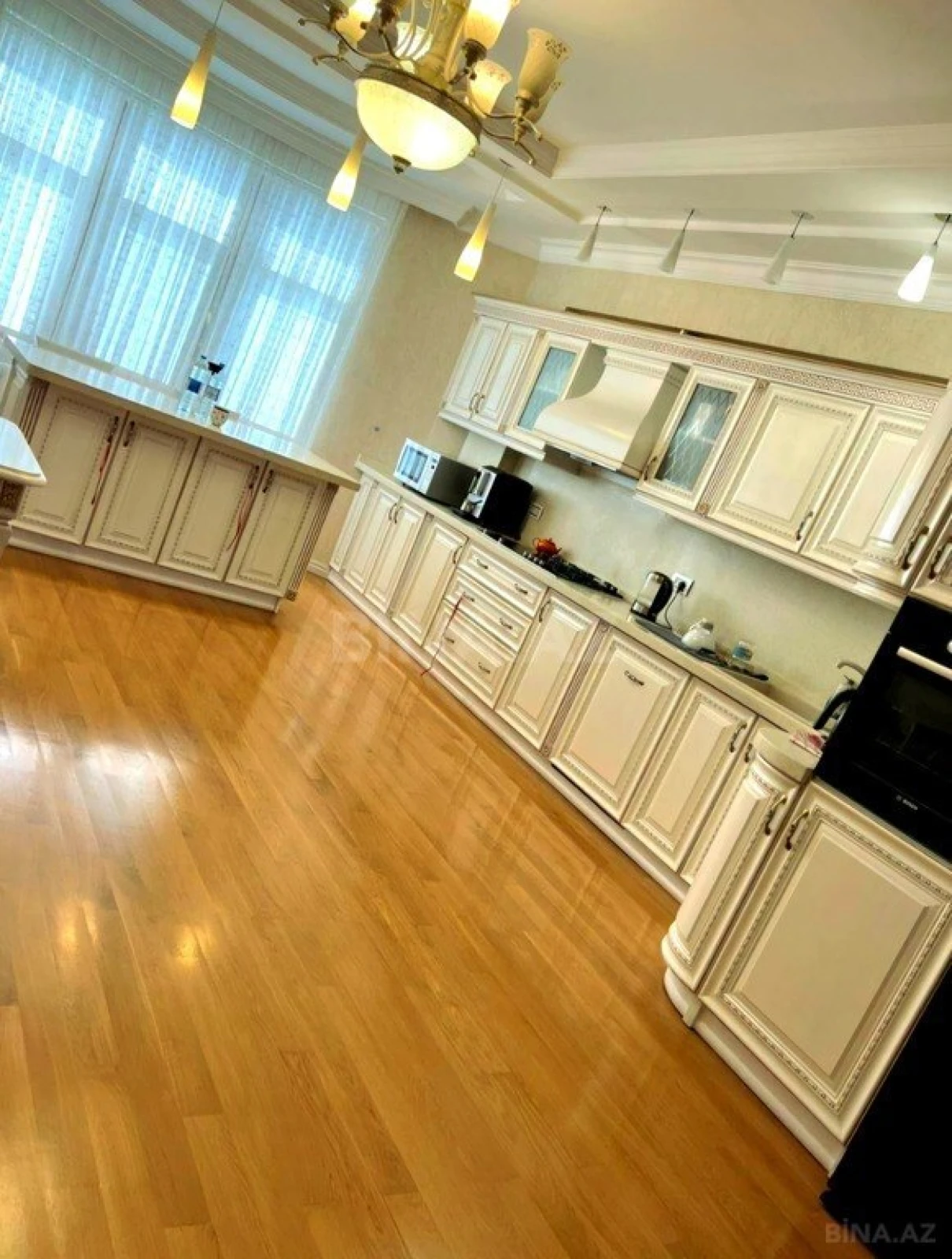 Satılır 4 otaqlı mənzil 189 m²