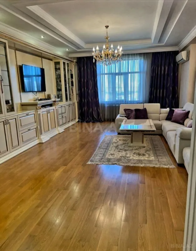 Satılır 4 otaqlı mənzil 189 m²