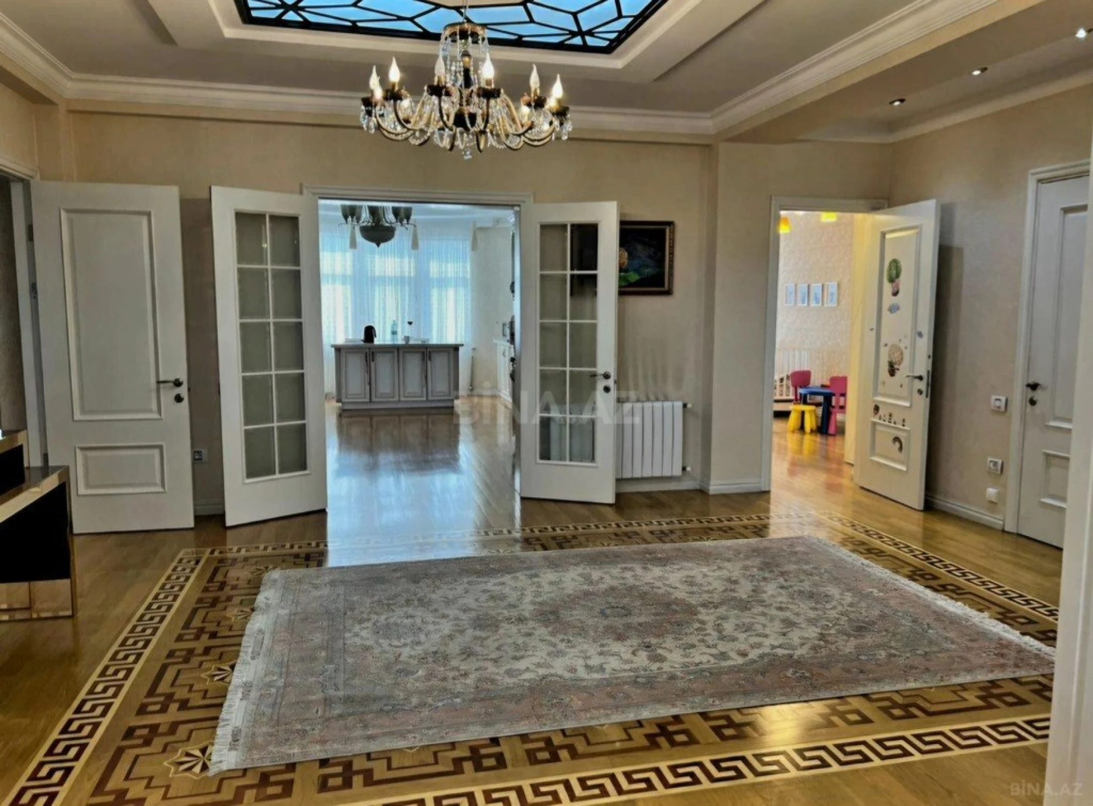 Satılır 4 otaqlı mənzil 189 m²