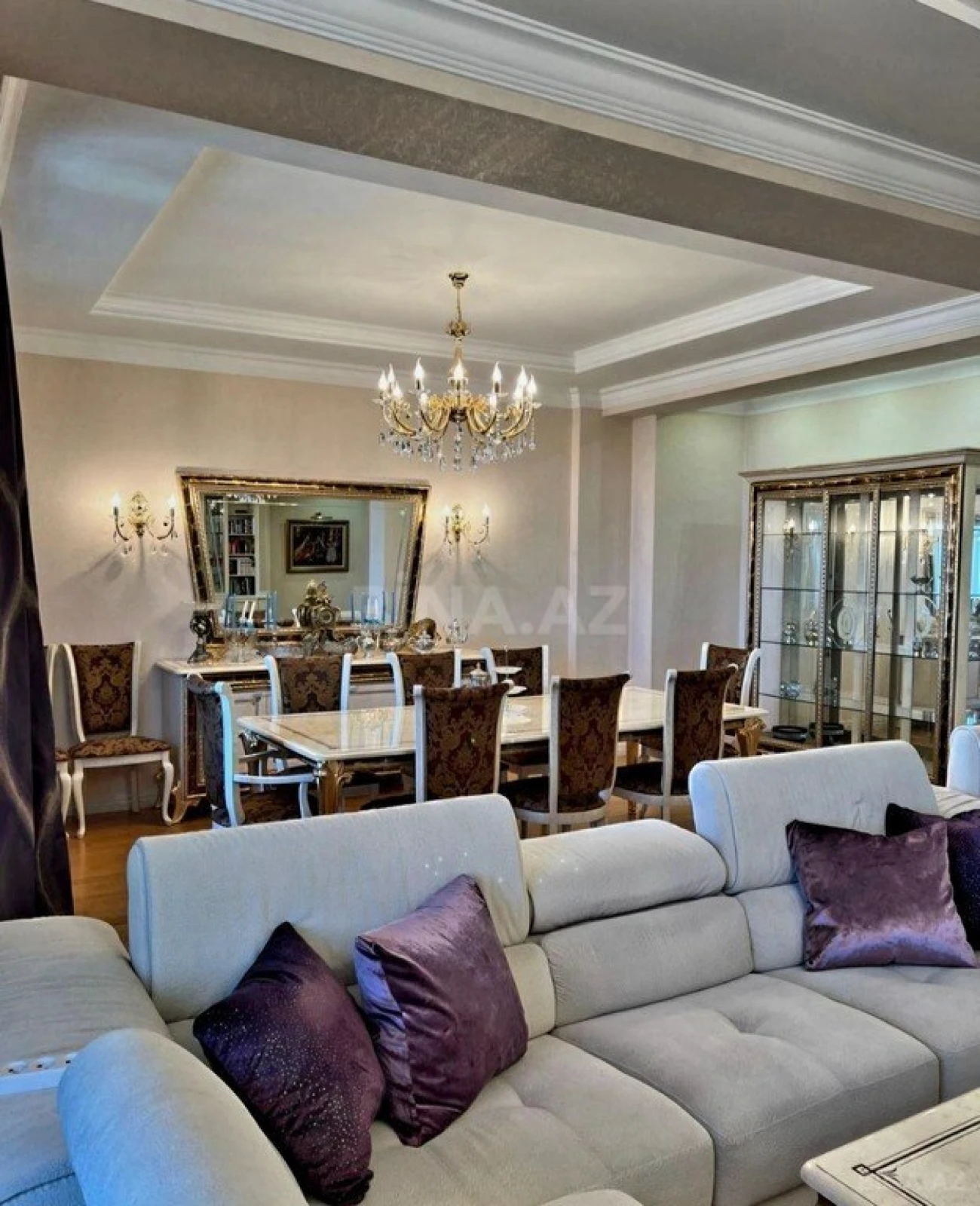 Satılır 4 otaqlı mənzil 189 m²