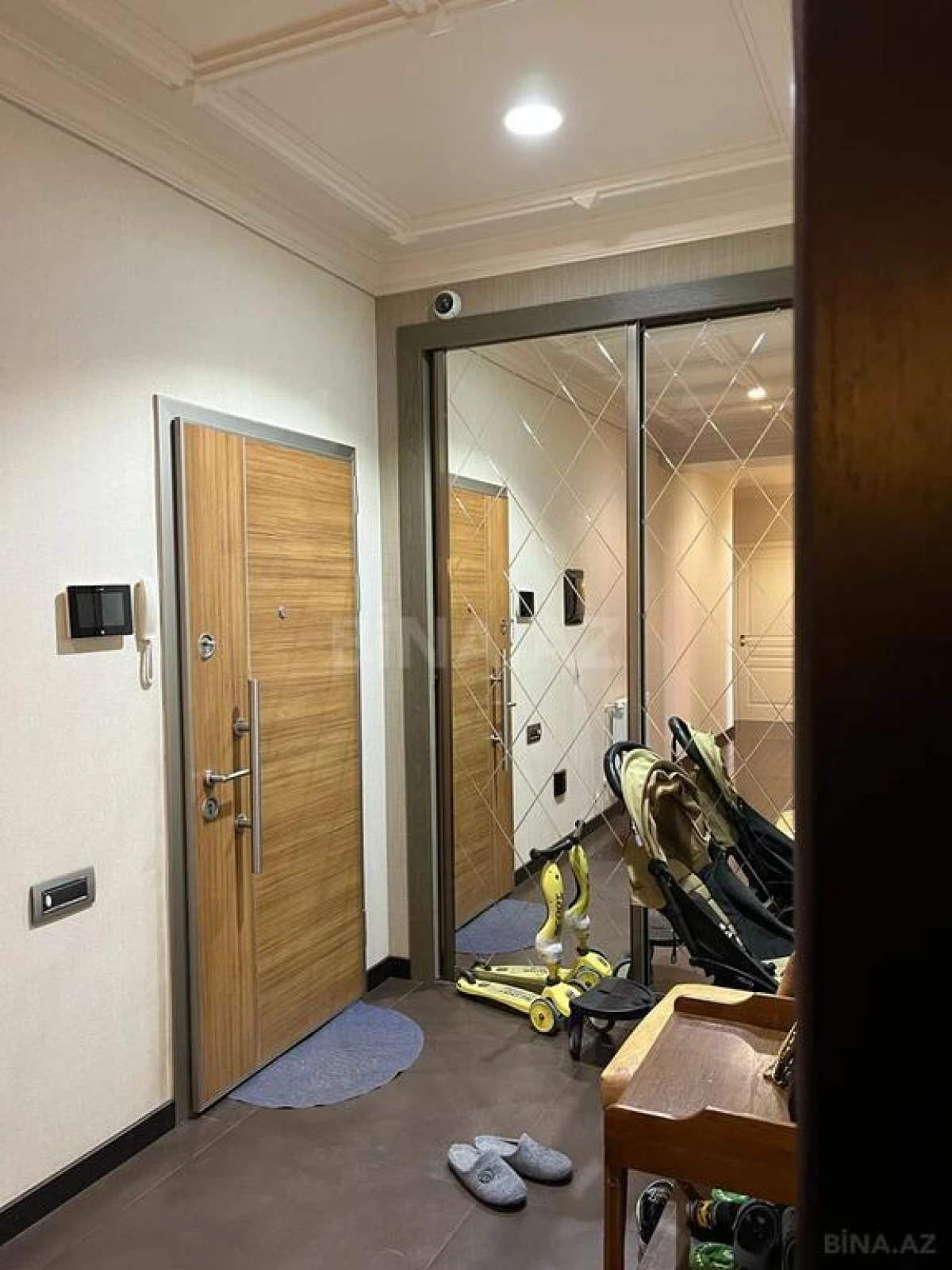 Satılır 3 otaqlı mənzil 148 m²