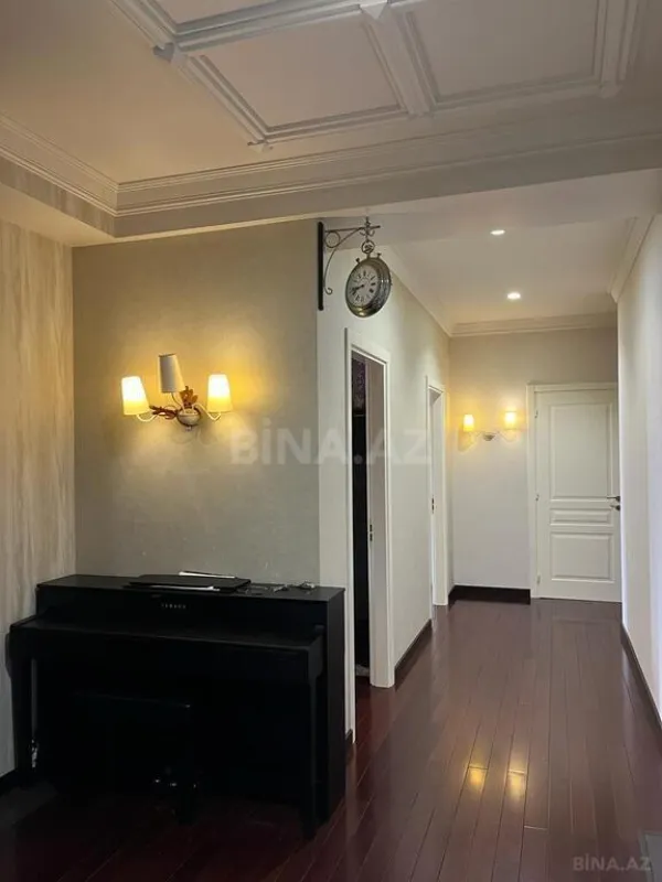 Satılır 3 otaqlı mənzil 148 m²