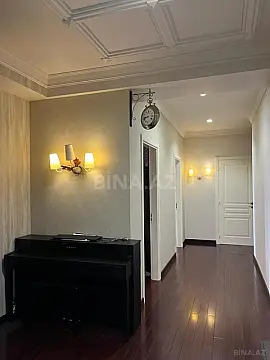 Satılır 3 otaqlı mənzil 148 m²