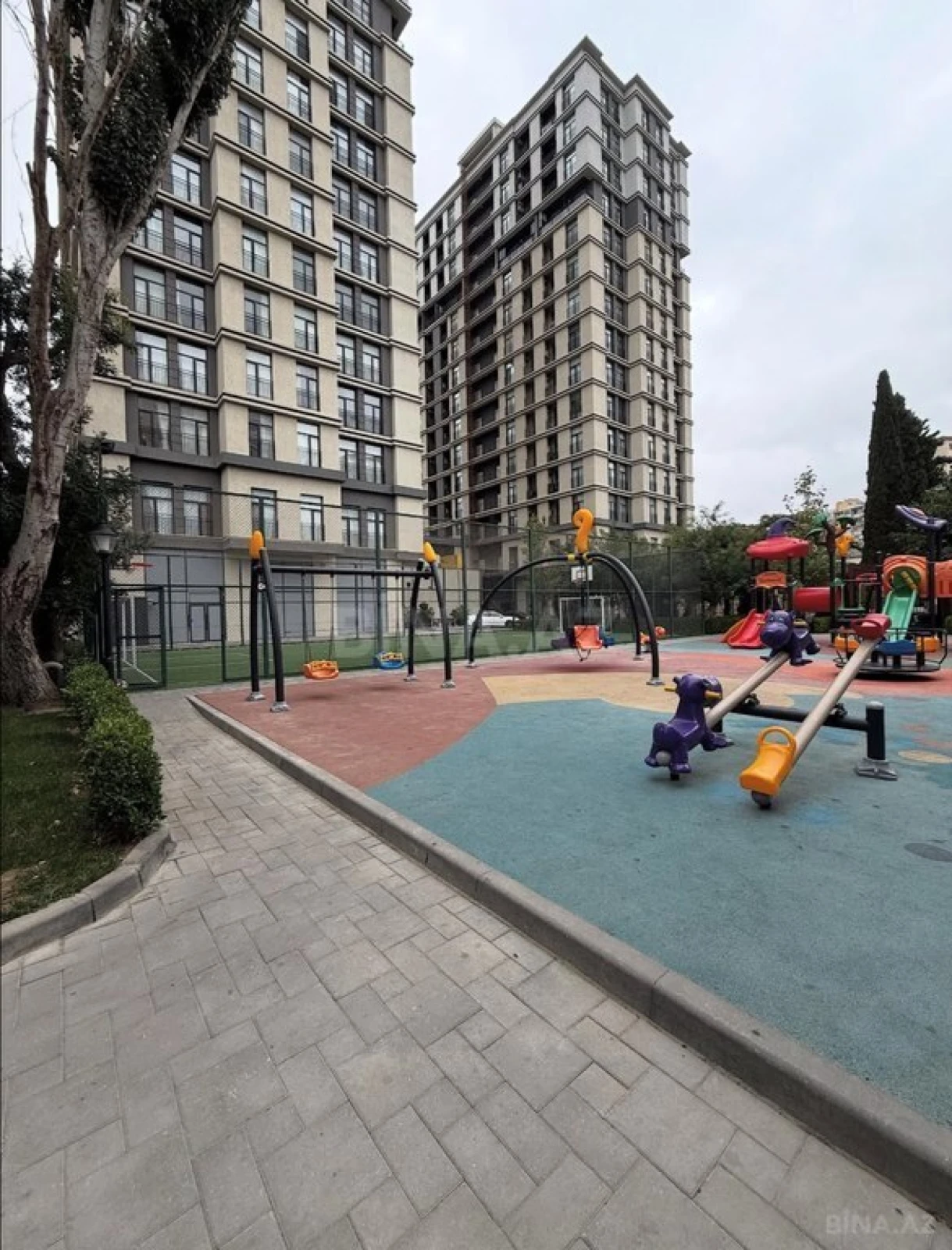 Satılır 2 otaqlı mənzil 83 m²