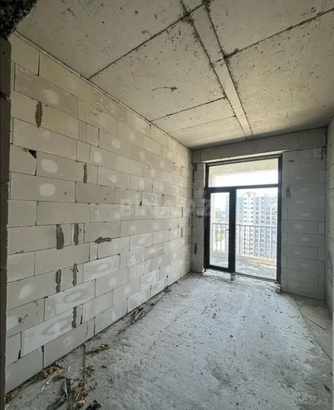 Satılır 2 otaqlı mənzil 83 m²