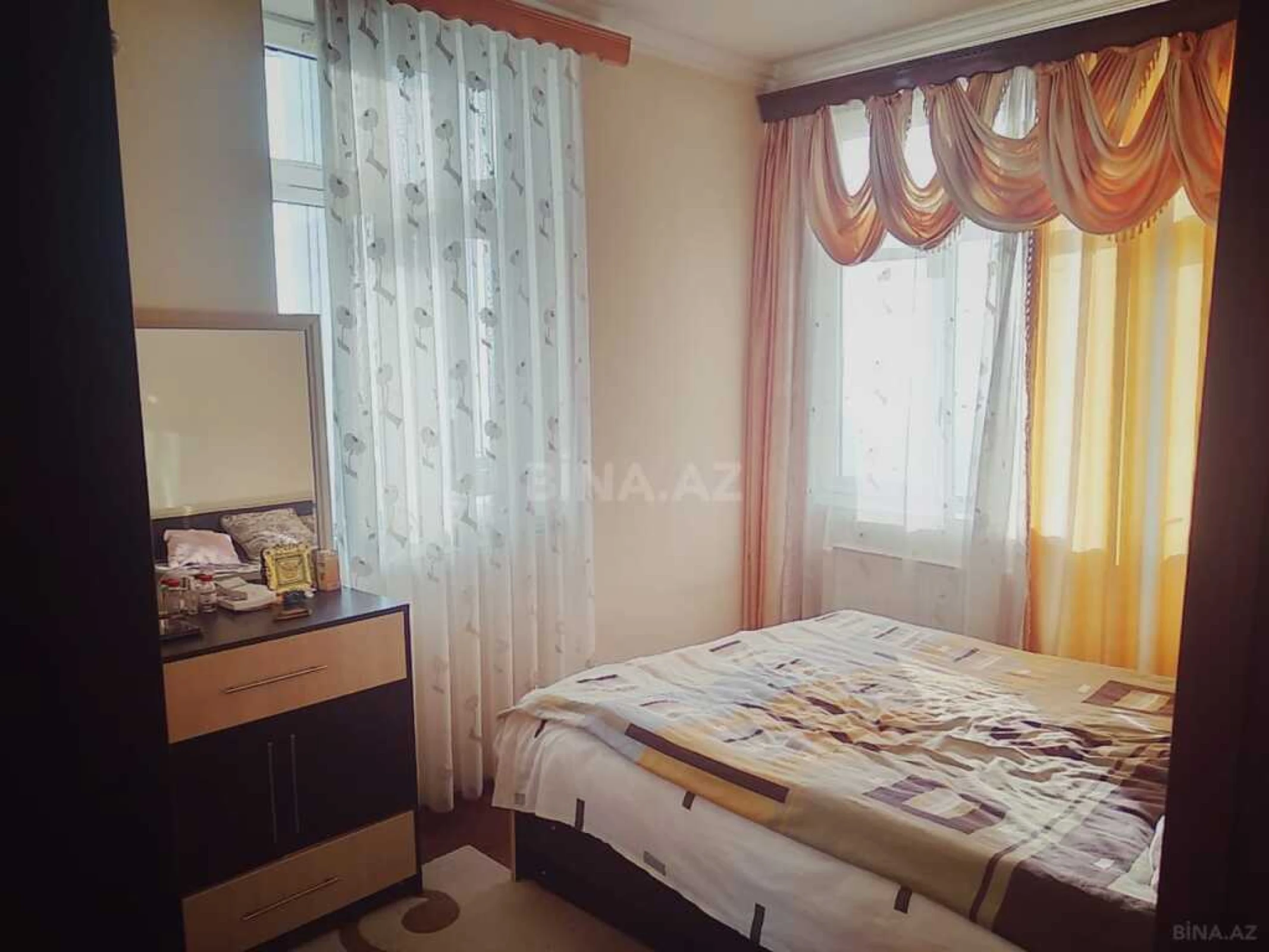 Satılır 4 otaqlı mənzil 126 m²