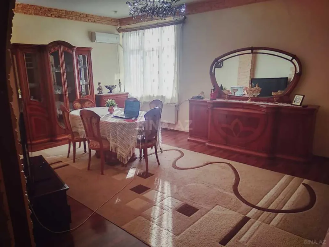 Satılır 4 otaqlı mənzil 126 m²