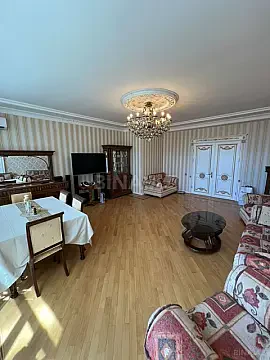 Satılır 3 otaqlı mənzil 137 m²